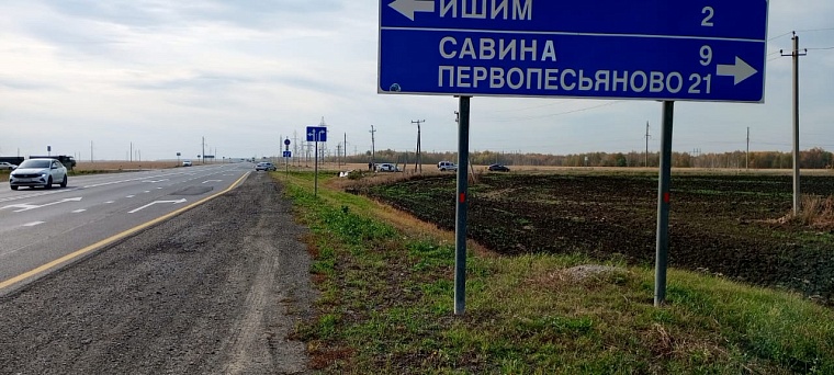 Под Ишимом водитель "Ниссана" залетел под грузовик