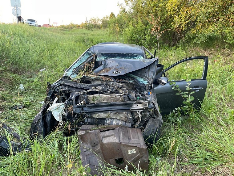 Пятеро молодых людей на арендованной машине попали в ДТП под Тюменью