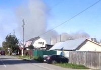 На улице Физкультурной в Тюмени горит частный дом