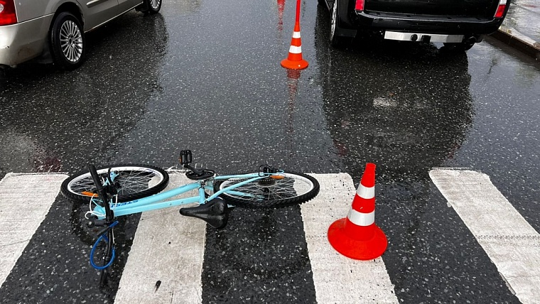 На пешеходном переходе Lexus сбил 12-летнего велосипедиста