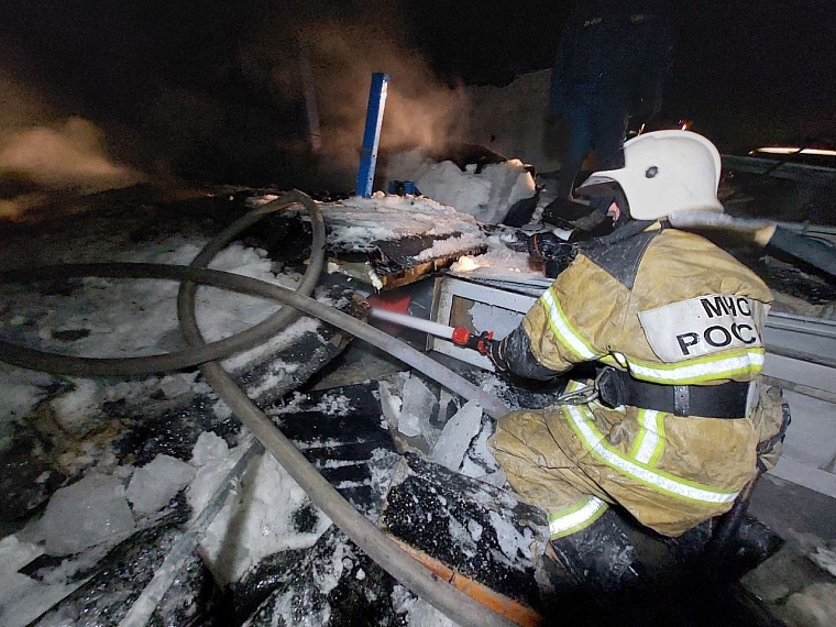 В ночном пожаре недалеко от объездной погиб тюменец