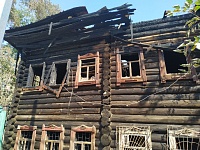 Деревянный дом на Осипенко, 33 загорелся из-за проводки на лестничной клетке