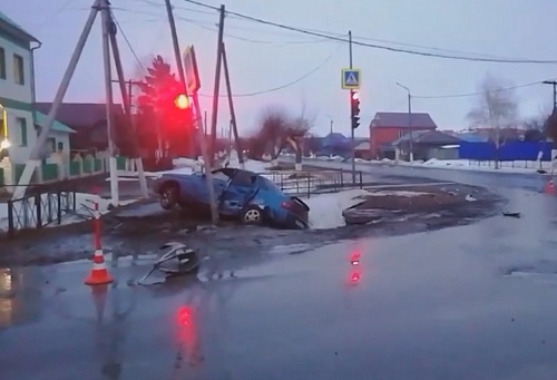 Лихач на «десятке» после ДТП угнал автомобиль пострадавшей женщины