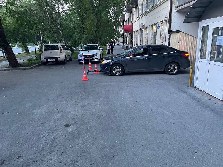 В Тюмени в ДТП пострадали две школьницы на электросамокате