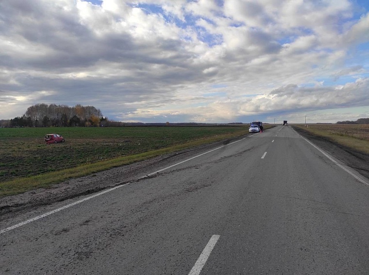 Тюменская автомобилистка вылетела из «Дэу Матиз» на затяжном повороте