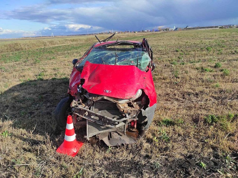 Тюменская автомобилистка вылетела из «Дэу Матиз» на затяжном повороте