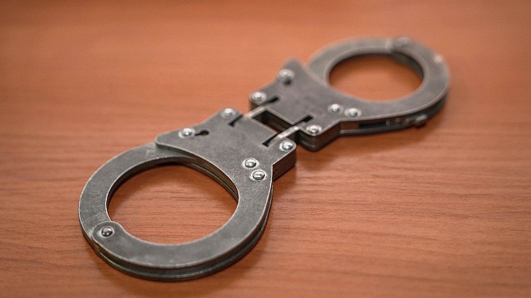 Житель Ялуторовского района пытался задушить девушку в автокемпинге