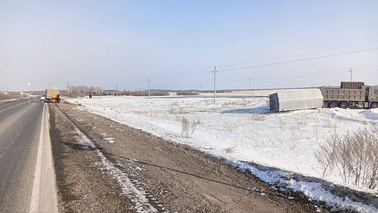 В Исетском районе в массовом ДТП с грузовиком семь человек получили травмы