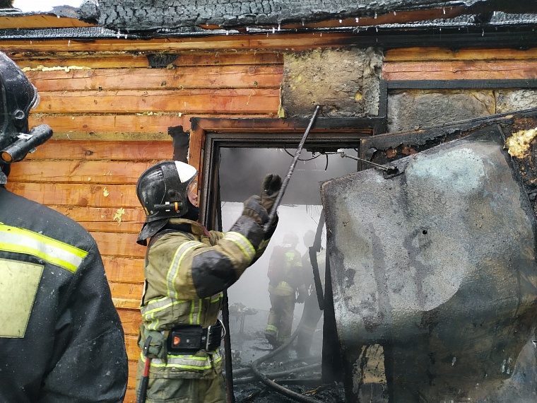 Пункт проката инвентаря на базе "Боровое" загорелся на глазах отдыхающих