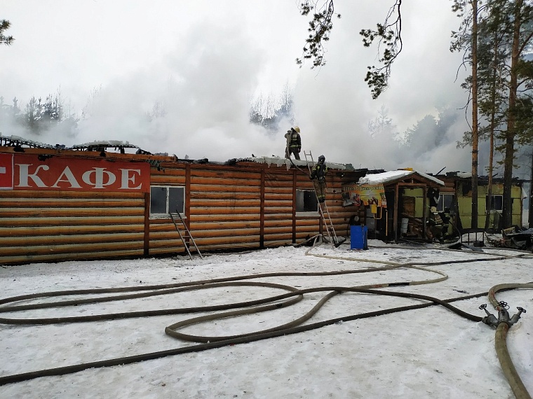 Пункт проката инвентаря на базе "Боровое" загорелся на глазах отдыхающих