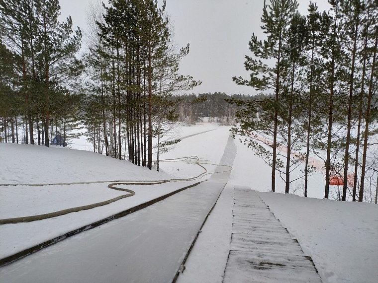 Пункт проката инвентаря на базе "Боровое" загорелся на глазах отдыхающих