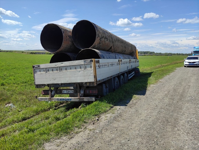 Водитель иномарки погиб в столкновении "Дэу" с трубовозом на Ирбитском тракте