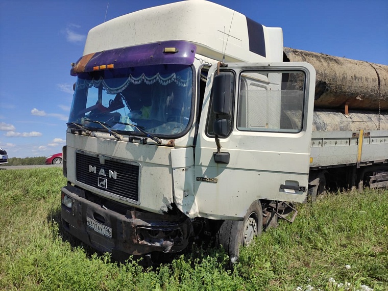 Водитель иномарки погиб в столкновении "Дэу" с трубовозом на Ирбитском тракте