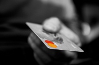 Житель Югры похитил деньги с чужой банковской карты нестандартным способом