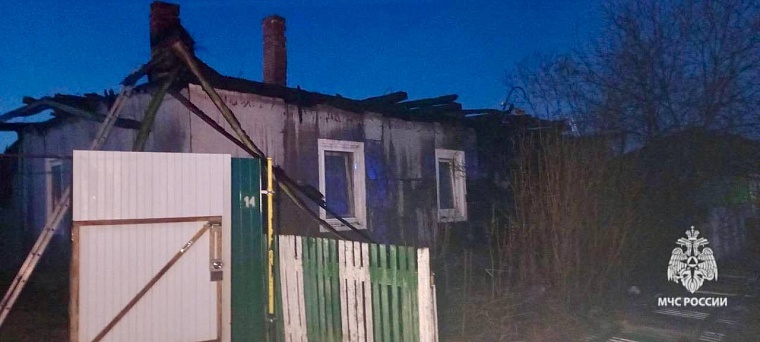 В тюменском селе Киндер во время ночного пожара погиб человек