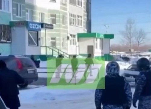 В Нижневартовске 44-летний мужчина взял в заложники своего ребенка