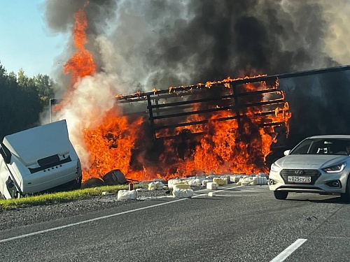 "БМВ" разорвало на части: стало известно, кто погиб в страшной аварии на тюменской трассе