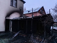 В районе Метелева загорелись три дома. Есть пострадавшие