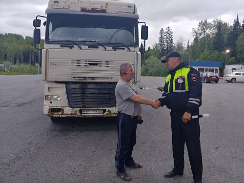 Виновника ДТП, в котором погибла тюменская молодая семья с ребенком, на трассе догнал дальнобойщик