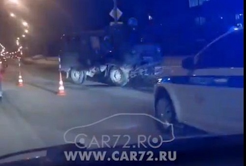 Пьяный водитель УАЗа врезался в фуру на улице Дамбовской