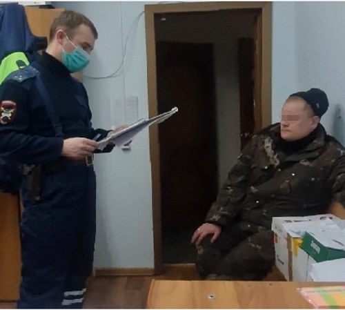 В Тюменской области пьяный тракторист расчищал дорогу к охотничьим угодьям