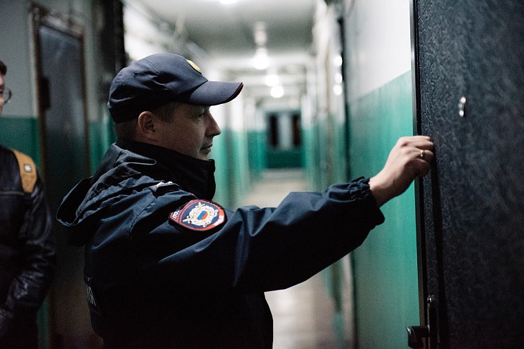 Двое тюменцев погибли от отравления паленой водкой