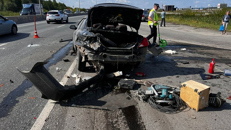 В ДТП с бетононасосом на объездной в Тюмени погиб пассажир KIA