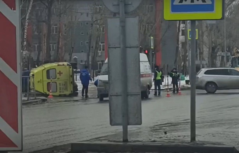 У бригады скорой, попавшей в ДТП в Тюмени, исключили тяжелые травмы