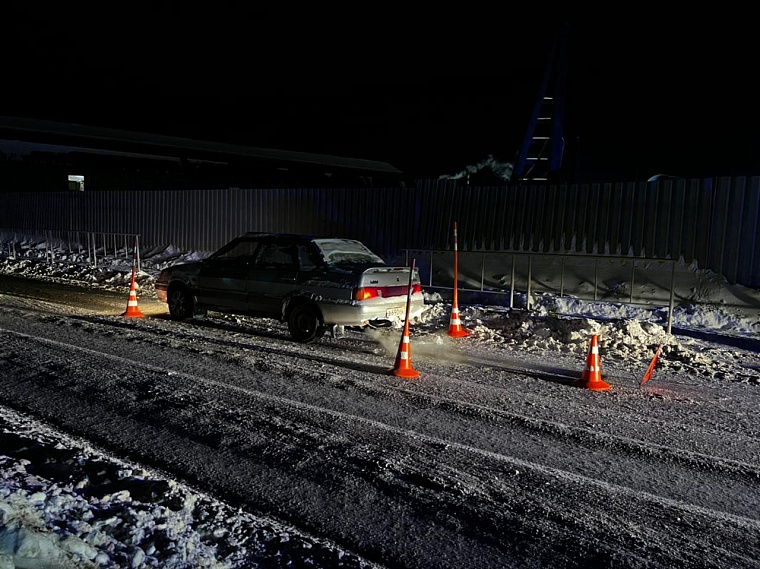 На улице Ореховой в Тюмени под колеса машины попала школьница