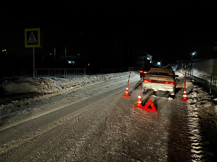 На улице Ореховой в Тюмени под колеса машины попала школьница