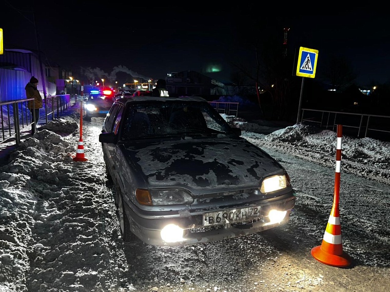 На улице Ореховой в Тюмени под колеса машины попала школьница