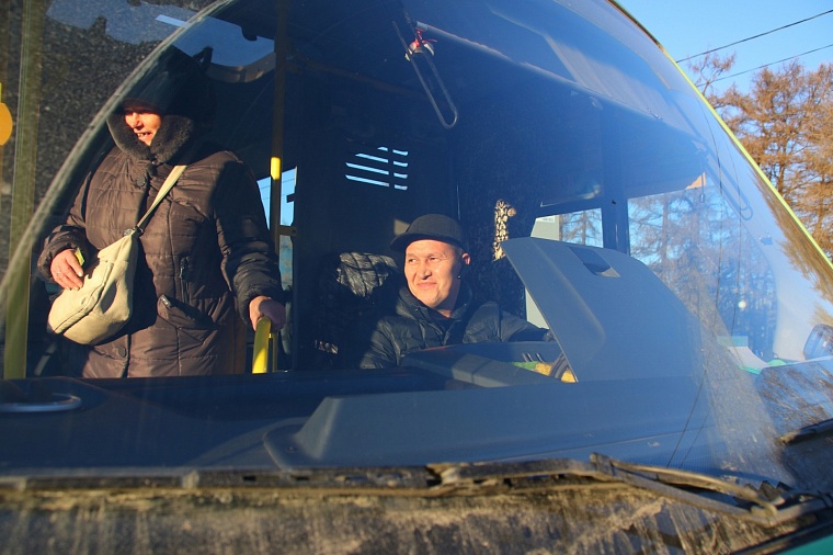 В Тюмени водитель маршрутки помог мальчику, упавшему в обморок