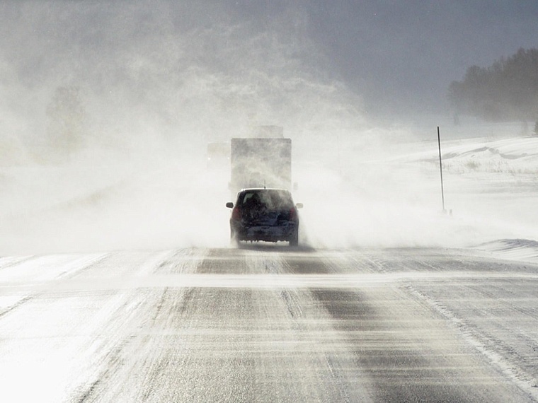 Погода сделала тюменские трассы опасными для передвижения