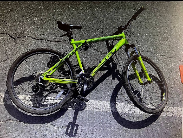 В Тюмени подросток на велосипеде въехал в "Лексус"