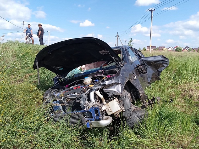 В ДТП под Тюменью: водителя выбросило на 30 метров