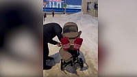 На Ямале прокуратура выясняет обстоятельства падения снега на коляску с ребенком