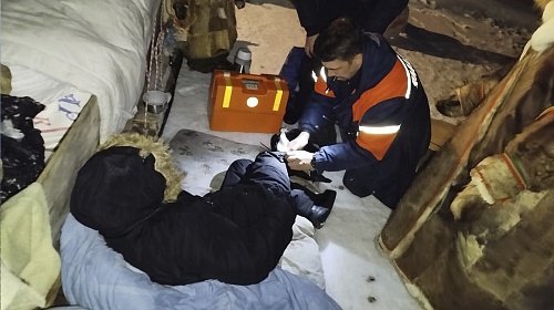 Двух ямальцев, не доехавших до Тазовского, выручили спасатели