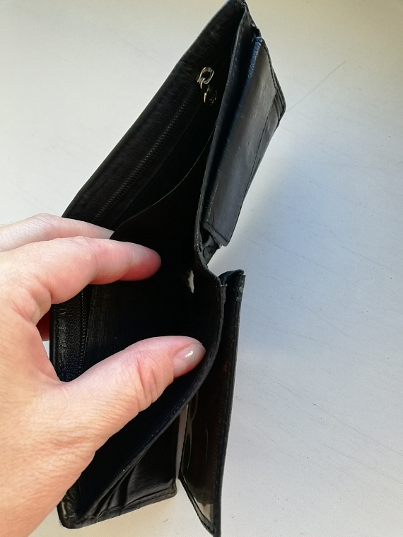 Сотрудники тюменского автосалона помогли задержать мошенников