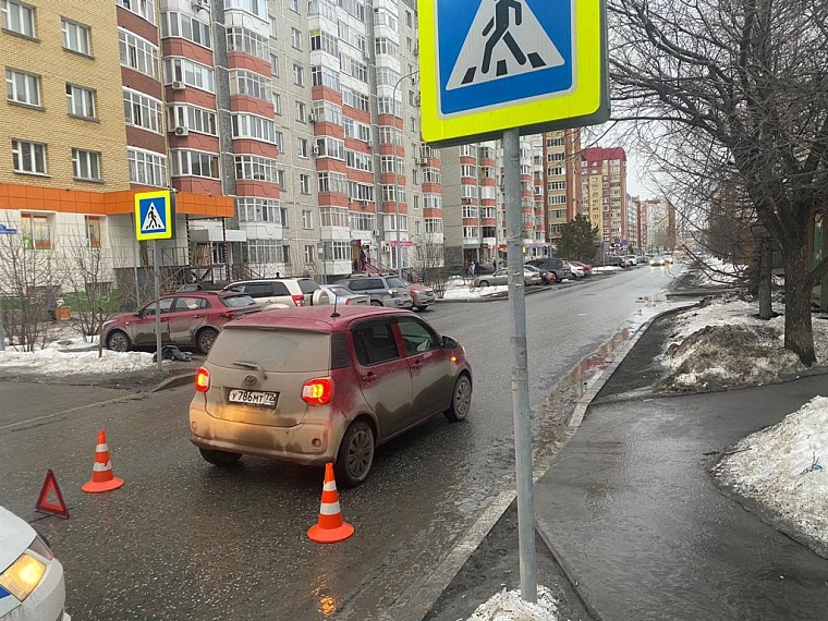 На ул. Пермякова в Тюмени под колеса "Тойоты" угодила 10-летняя девочка