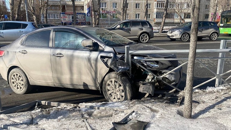 В Тюмени водитель иномарки скончался за рулем