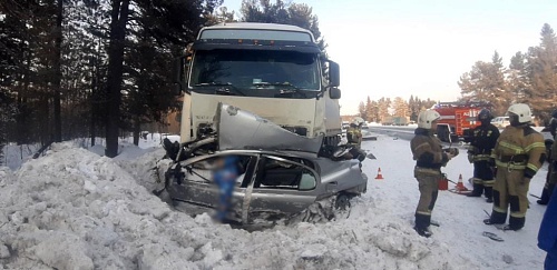 Под Тобольском в ДТП с фурой погибла женщина