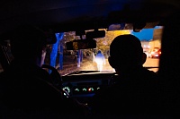 В Тюмени экипажи ГИБДД ночью гонялись за лихачом на "Пежо"