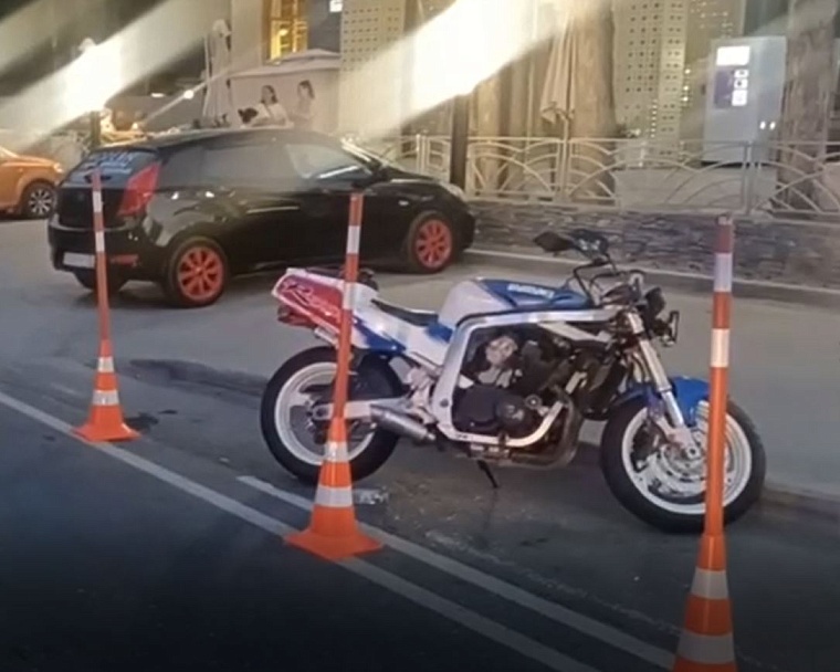 Под Тюменью мотоциклист сбил ребенка и беременную женщину