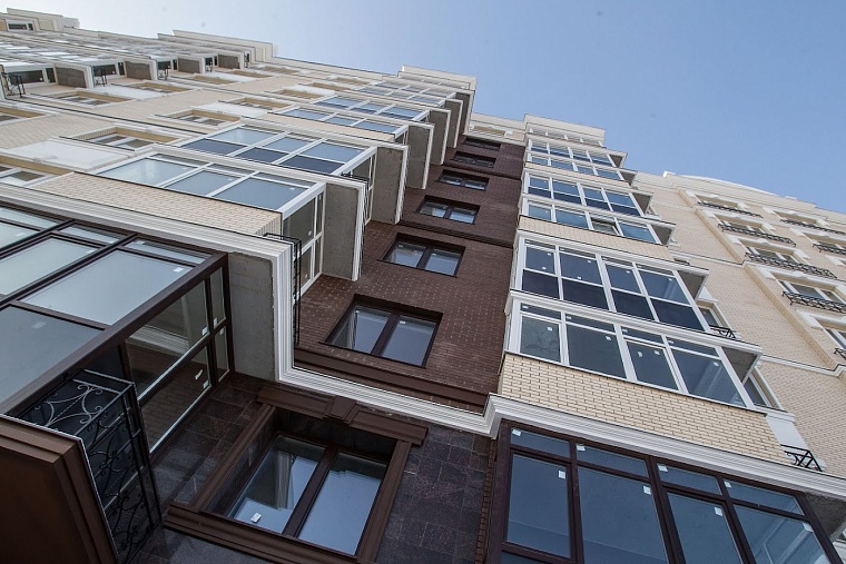 Тело женщины нашли в одном из дворов Тюмени