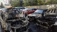 В Оренбурге во время ночного пожара сгорели восемь автомобилей