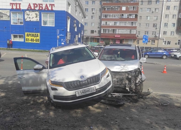 Запрыгнула на капот: в ДТП на улице Чаплина пострадал ребенок