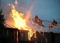 Крупный пожар в Сургуте: стало известно, что жилой дом подожгли
