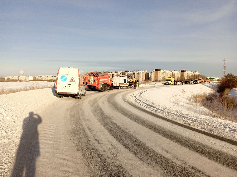 На въезде в Боровский грузовик подмял под себя легковушку вместе с водителем