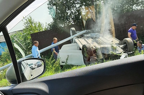 В Субботина на Старотобольском тракте опрокинулась иномарка