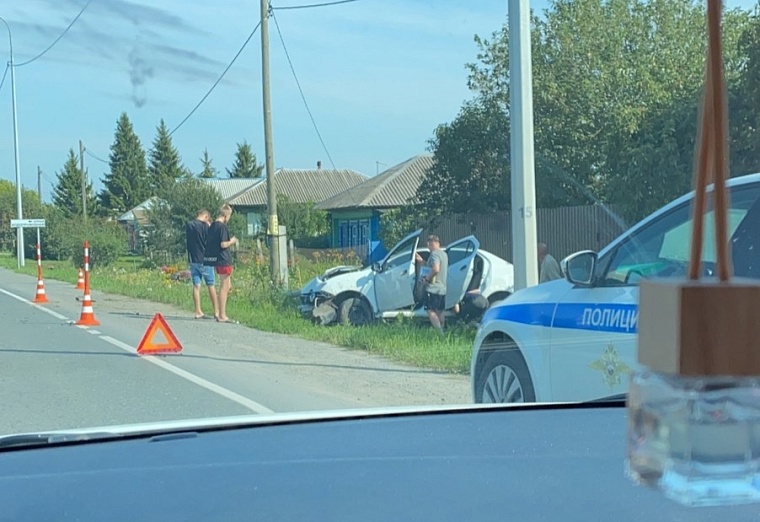 В Субботина на Старотобольском тракте опрокинулась иномарка